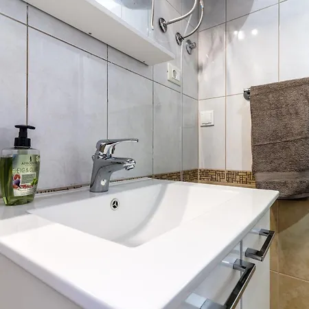 Pod Voltom - Seaview Balcony * 브르사르