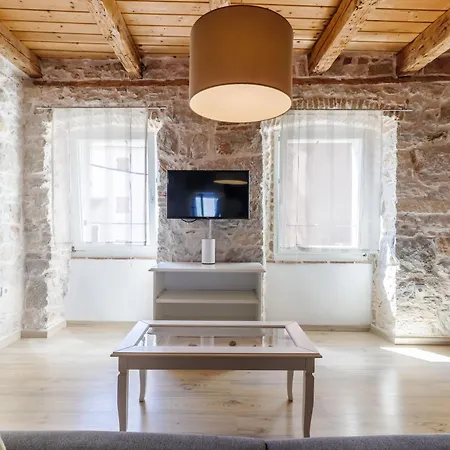 Pod Voltom - Seaview Balcony 아파트 브르사르