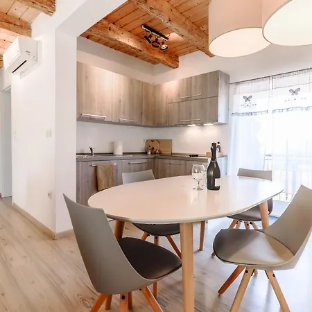 Pod Voltom - Seaview Balcony * 브르사르