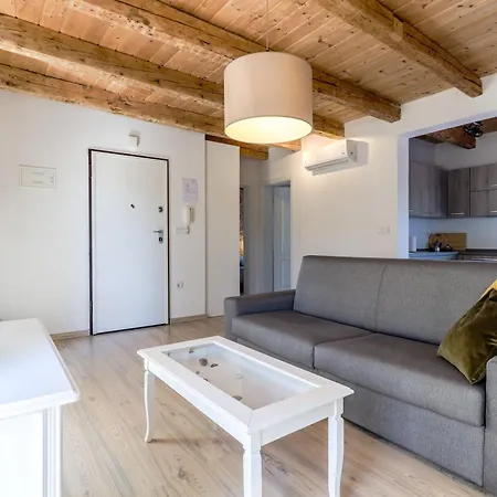 Pod Voltom - Seaview Balcony 브르사르